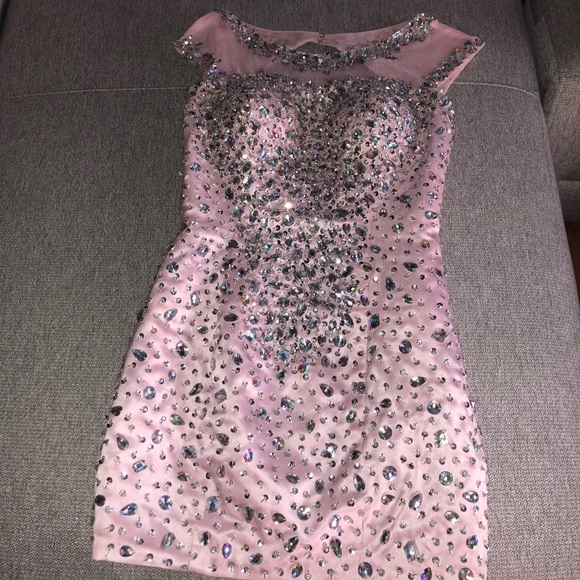 short fitting formal dress - Picture 2 of 3